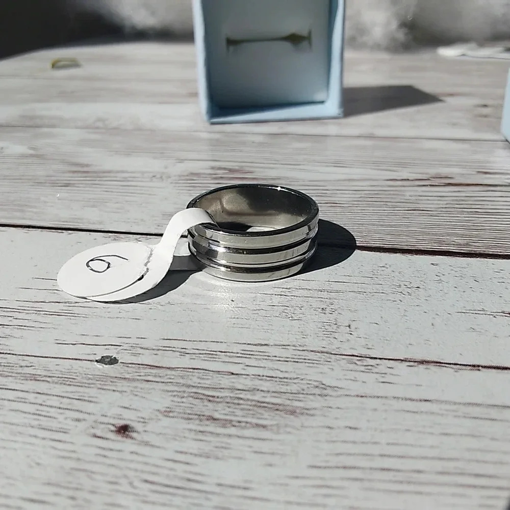 NIB Size 6 Stainless Steel Ring - Sleek & Stylish